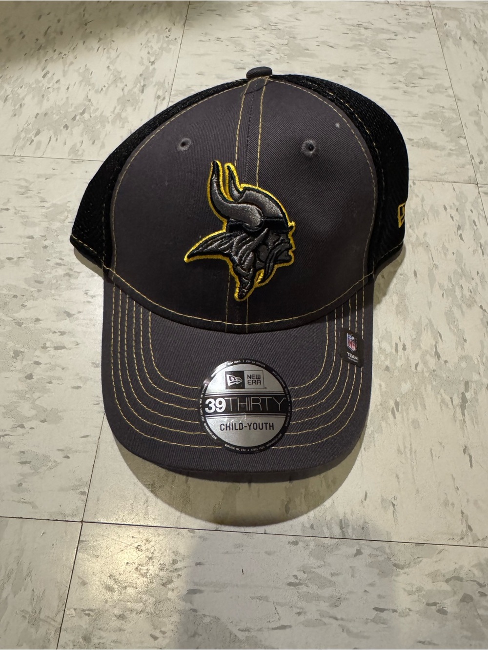 New Era 39THIRTY Youth Minnesota Vikings Black & Yellow Trucker Cap